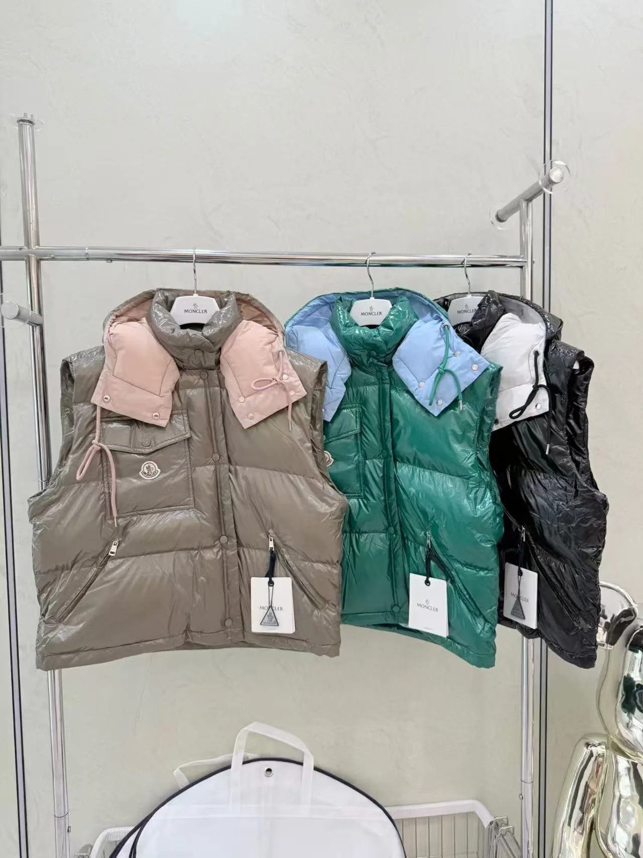 Куртки И Пуховики Женские Moncler 19236833