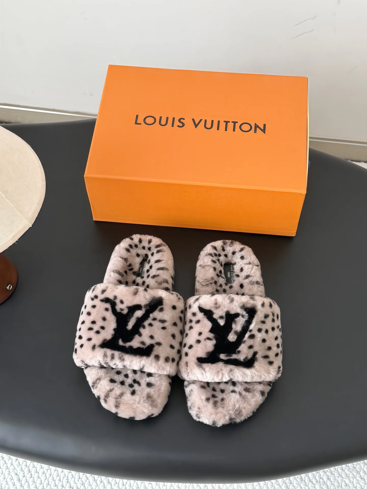 Тапочки Женские Louis Vuitton 18053845