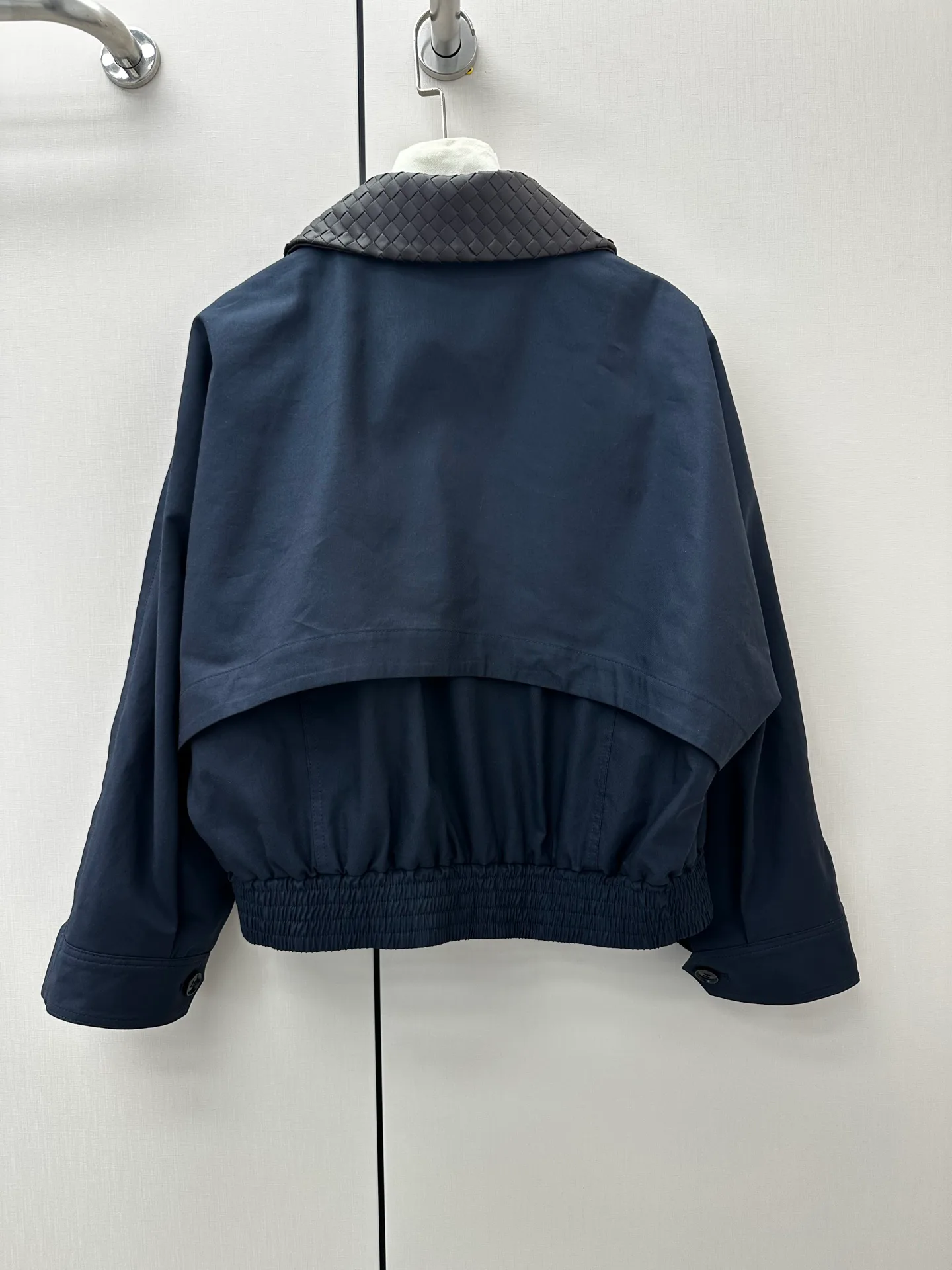 Кожаные Куртки И Дублёнки Женские Bottega Veneta 17417238