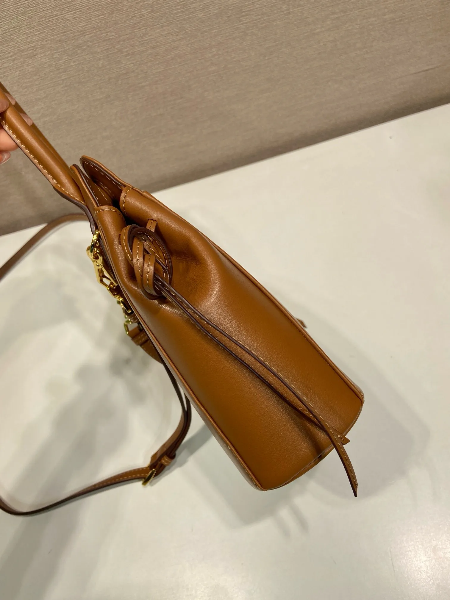 Классические Сумки Женские Prada 11627416