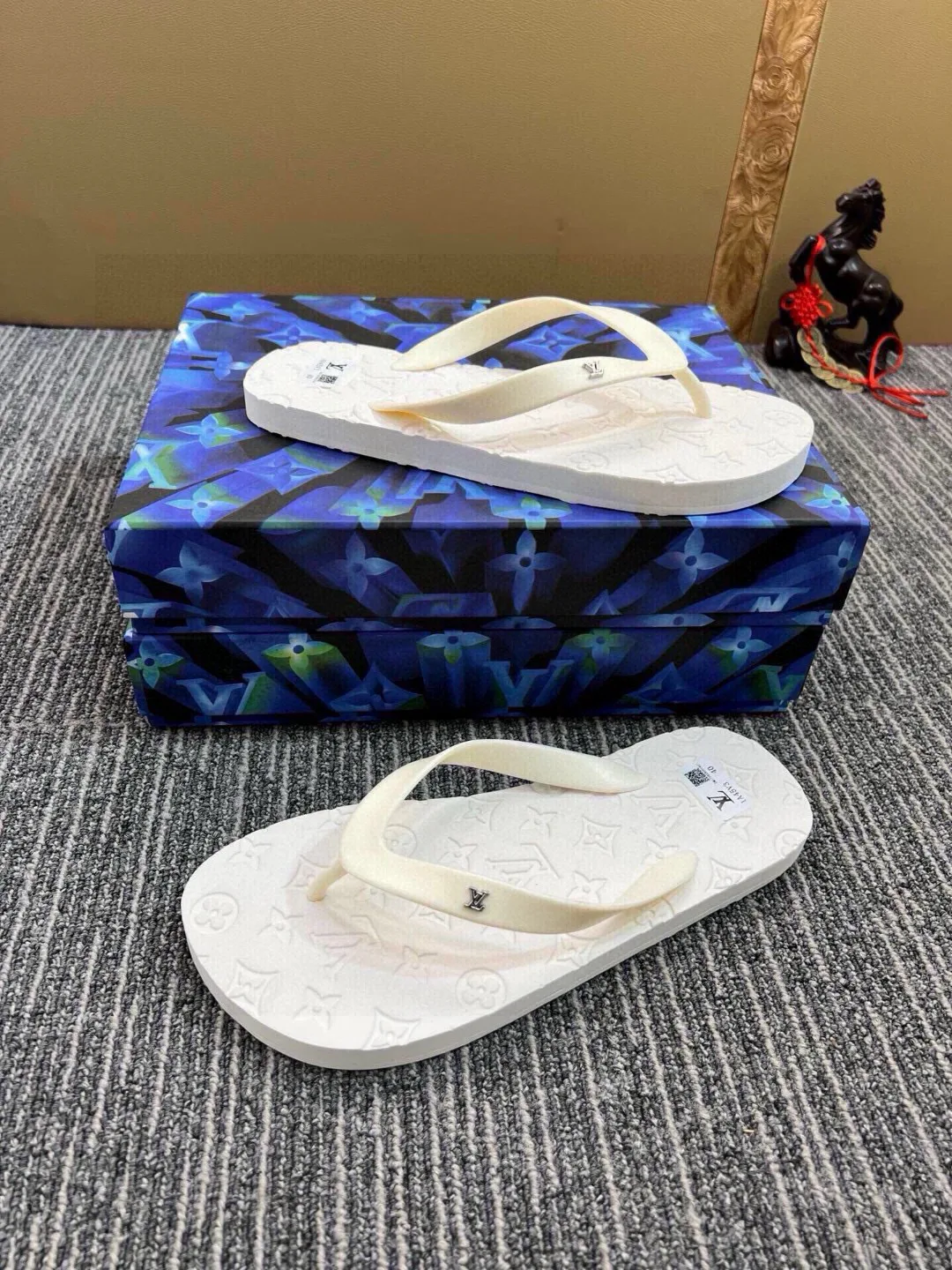 Шлепанцы Мужские Louis Vuitton 10646317