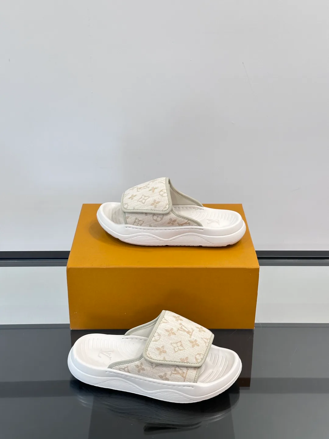 Шлепанцы Мужские Louis Vuitton 74070