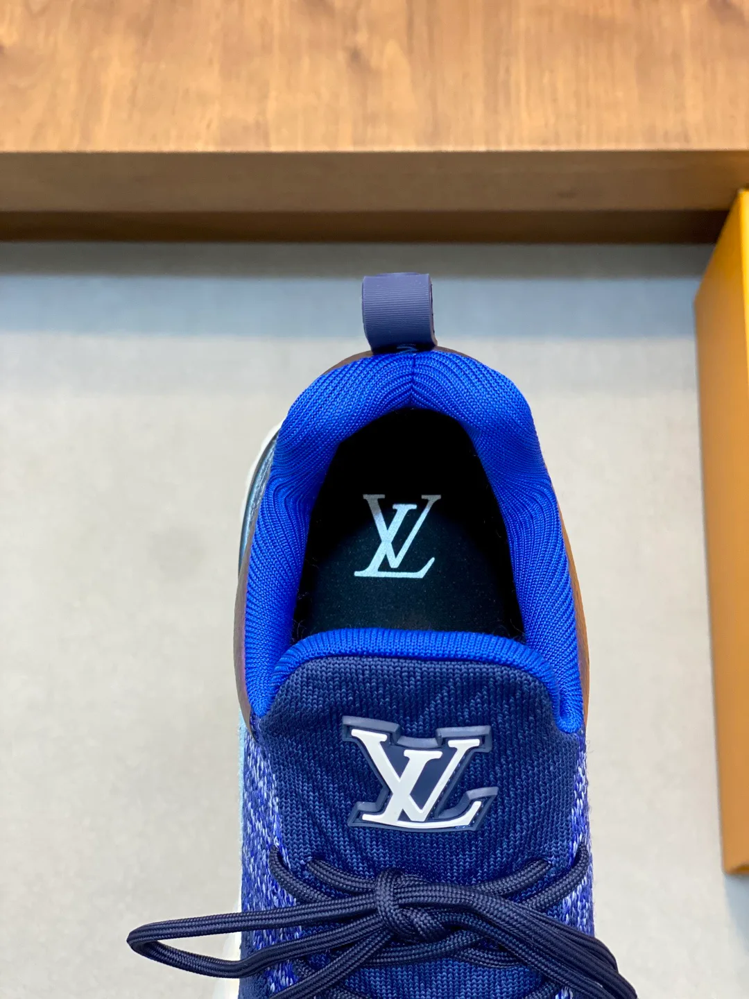 Кроссовки Мужские Louis Vuitton 18078937
