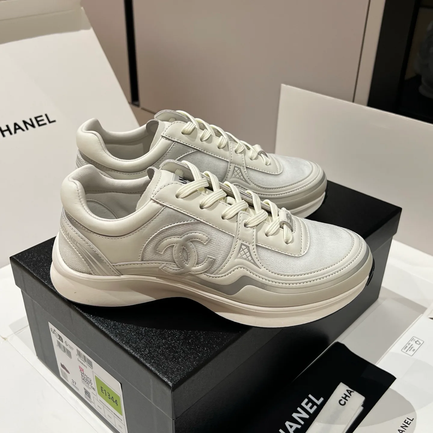Кроссовки Женские Chanel 12827634