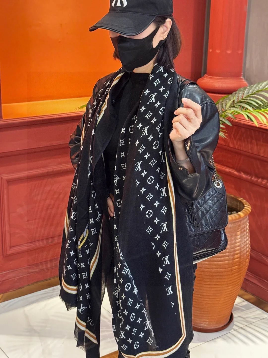 Шарфы Louis Vuitton 1036386