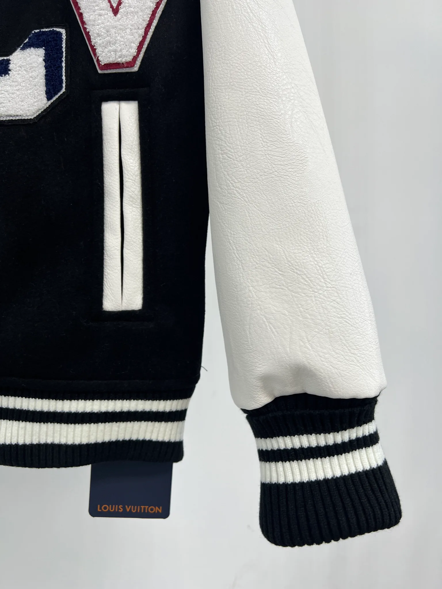 Куртки И Пуховики Женские Louis Vuitton 20699