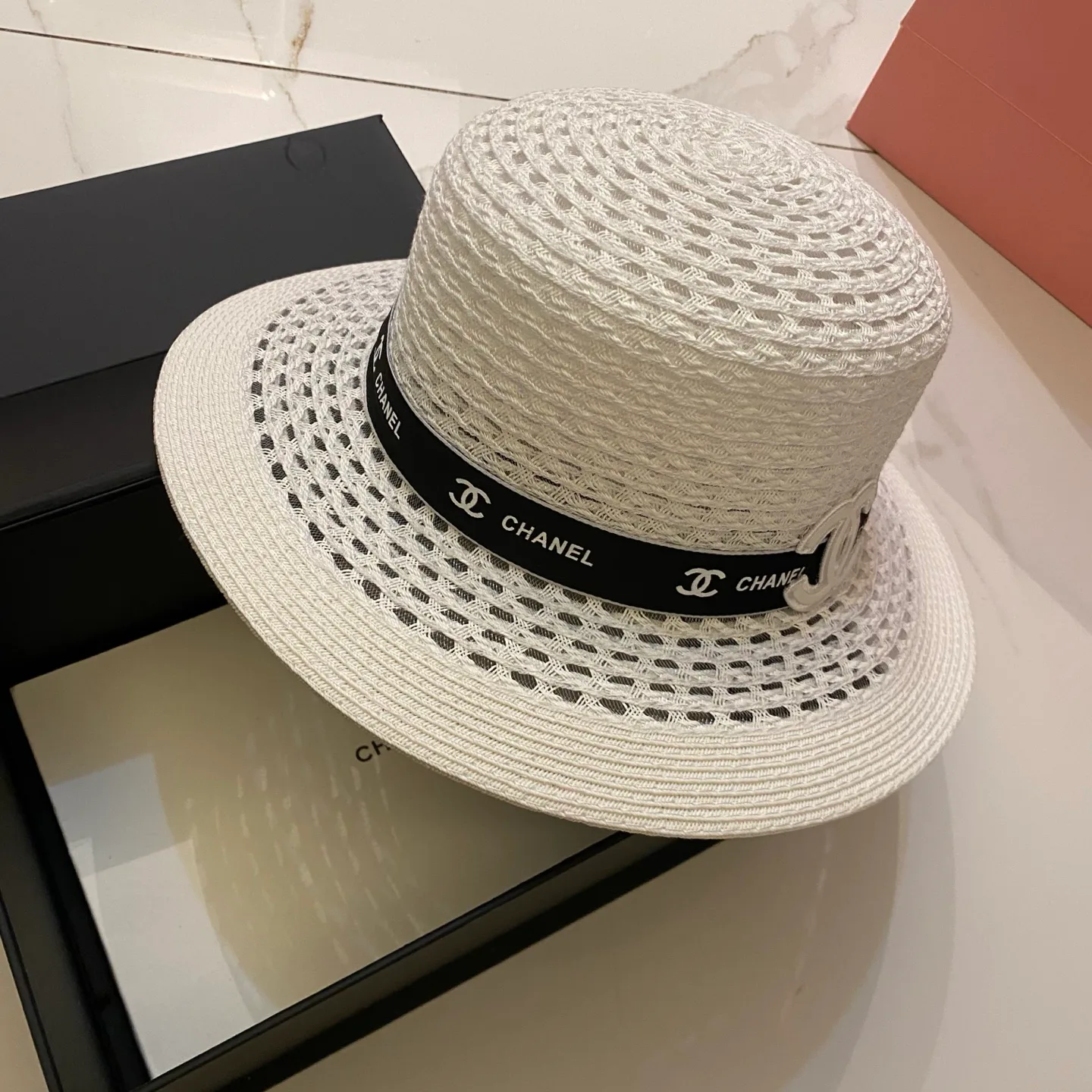 Головные Уборы Chanel 17498282