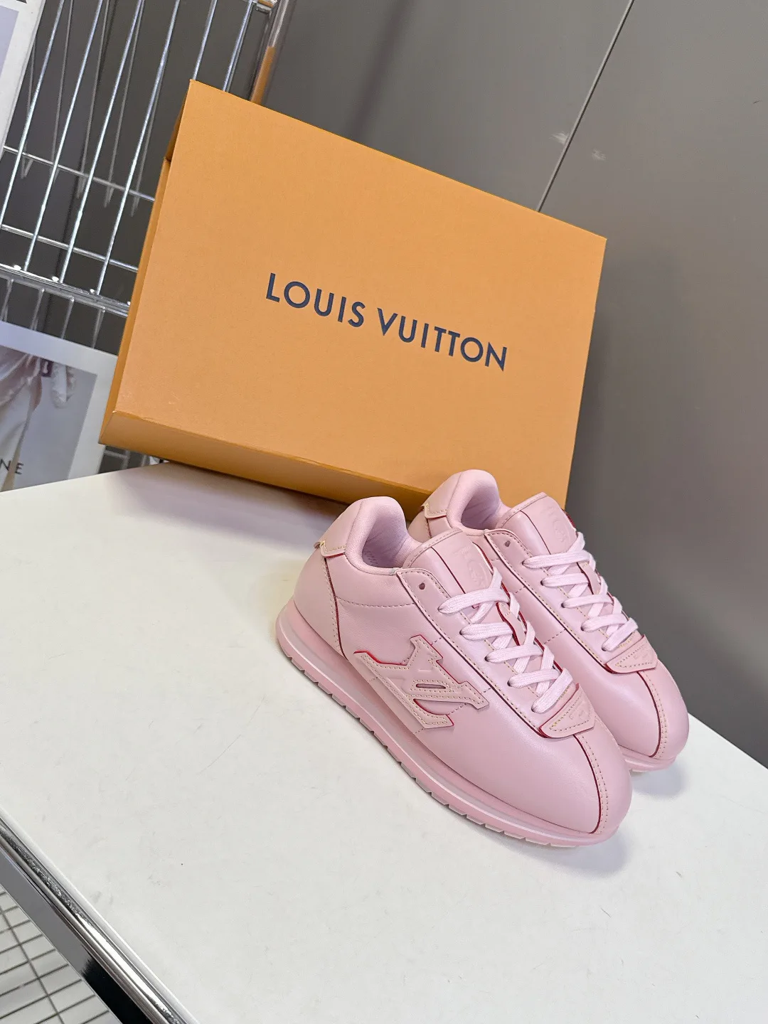 Кроссовки Женские Louis Vuitton 18005439