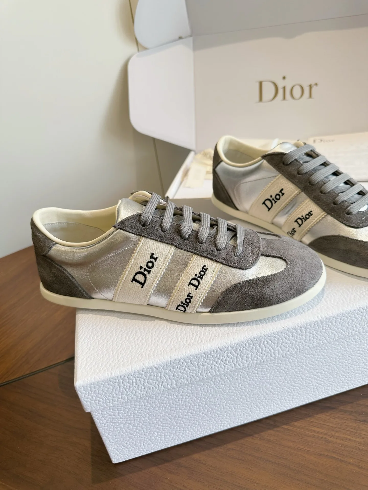 Кроссовки Женские Christian Dior 18443950