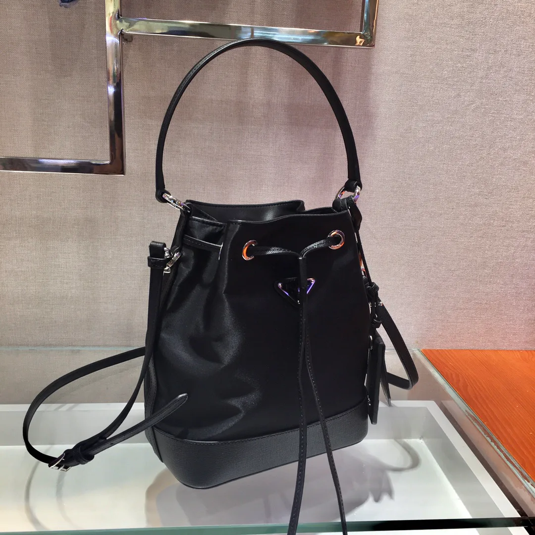 Классические Сумки Женские Prada 11886391