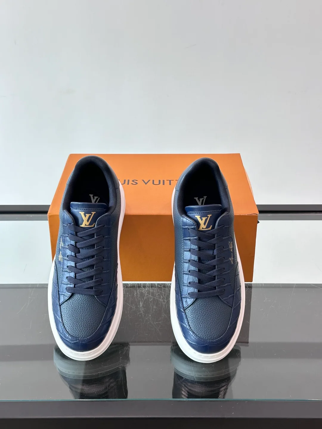 Кроссовки Женские Louis Vuitton 18400577
