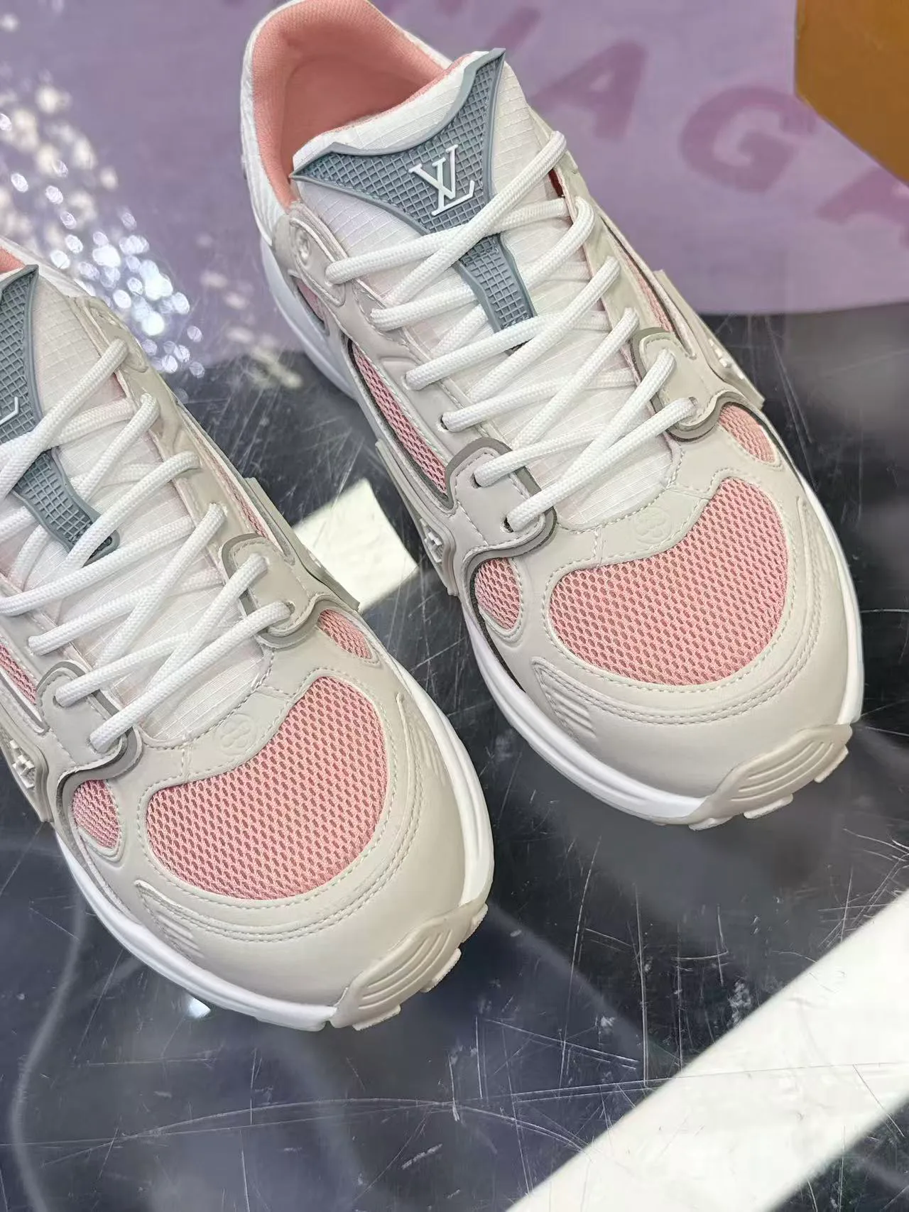 Кроссовки Женские Louis Vuitton 17530426