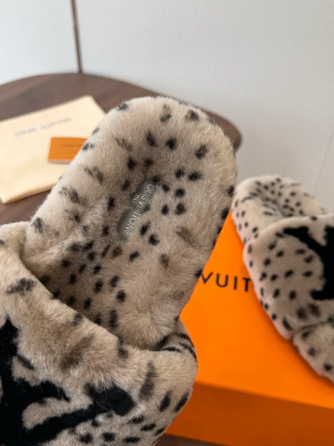 Тапочки Женские Louis Vuitton 18182967