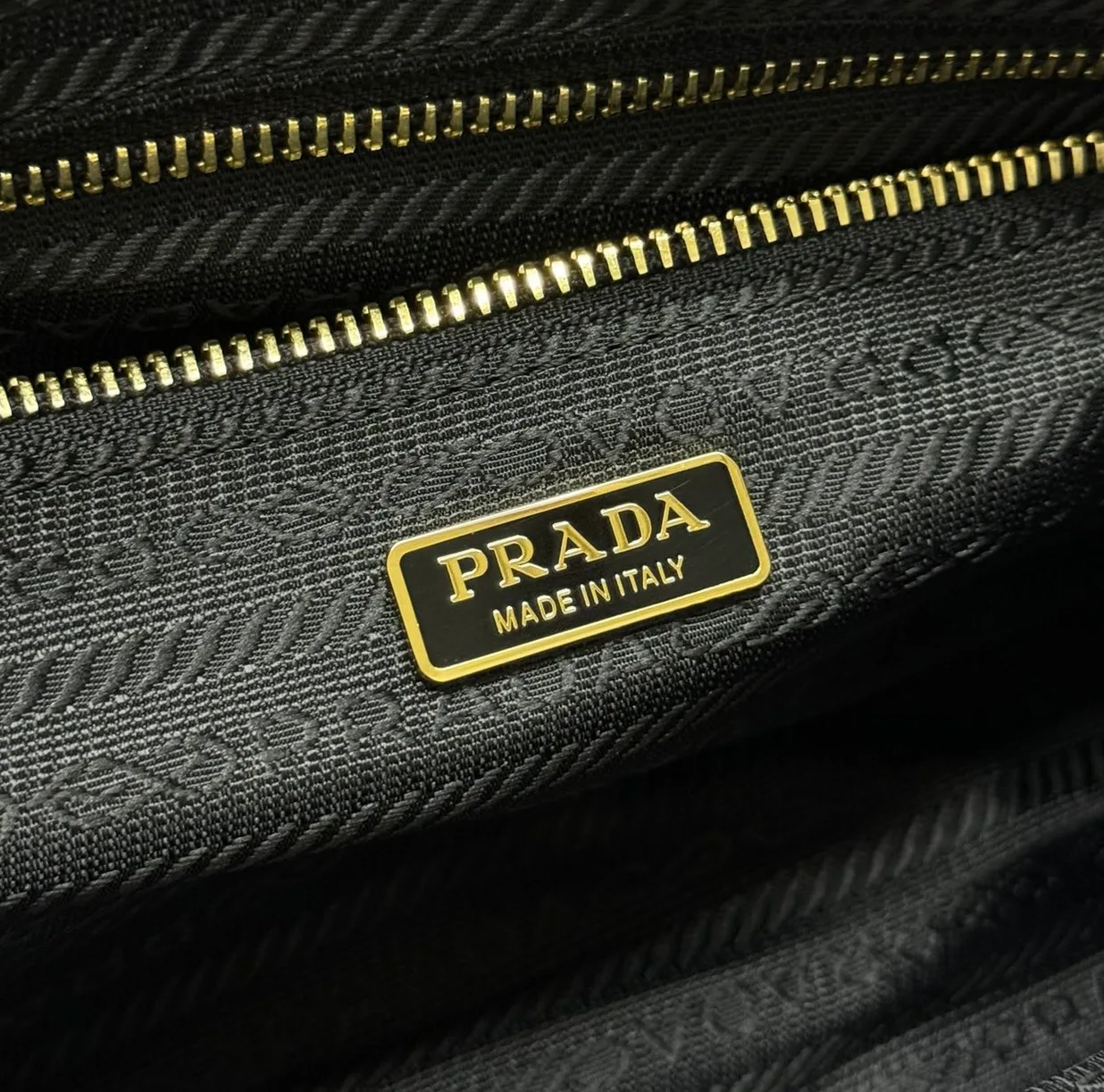 Классические Сумки Женские Prada 11462506