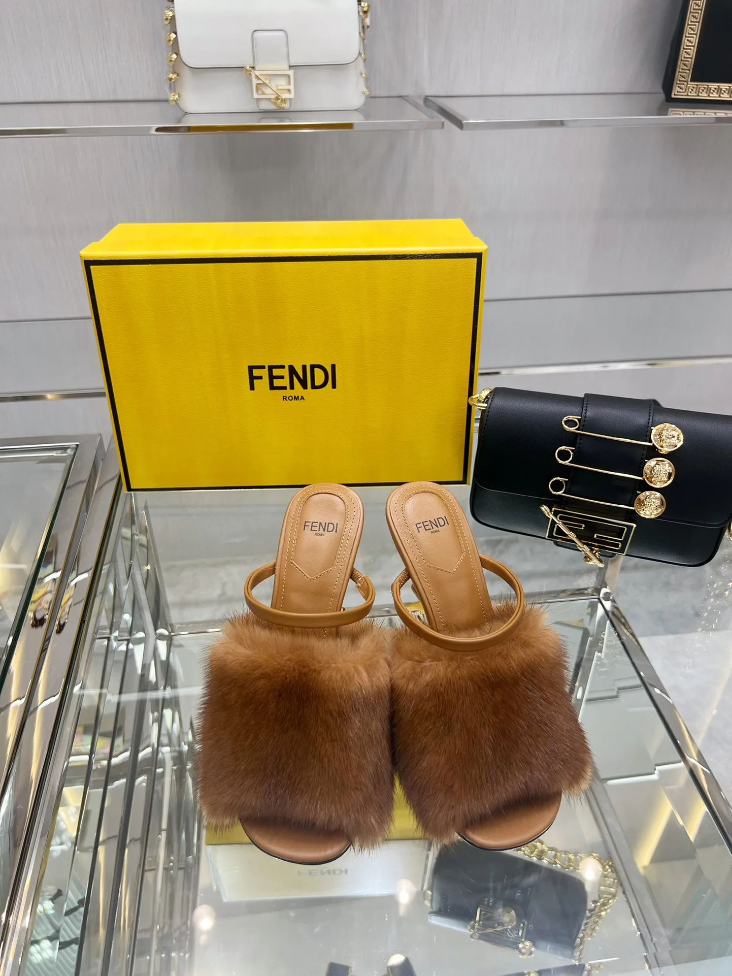Босоножки Женские Fendi