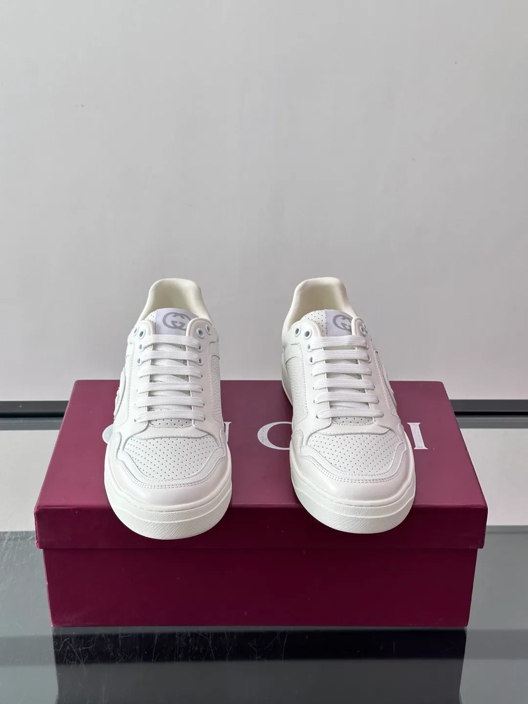 Кроссовки Женские Gucci 18102704