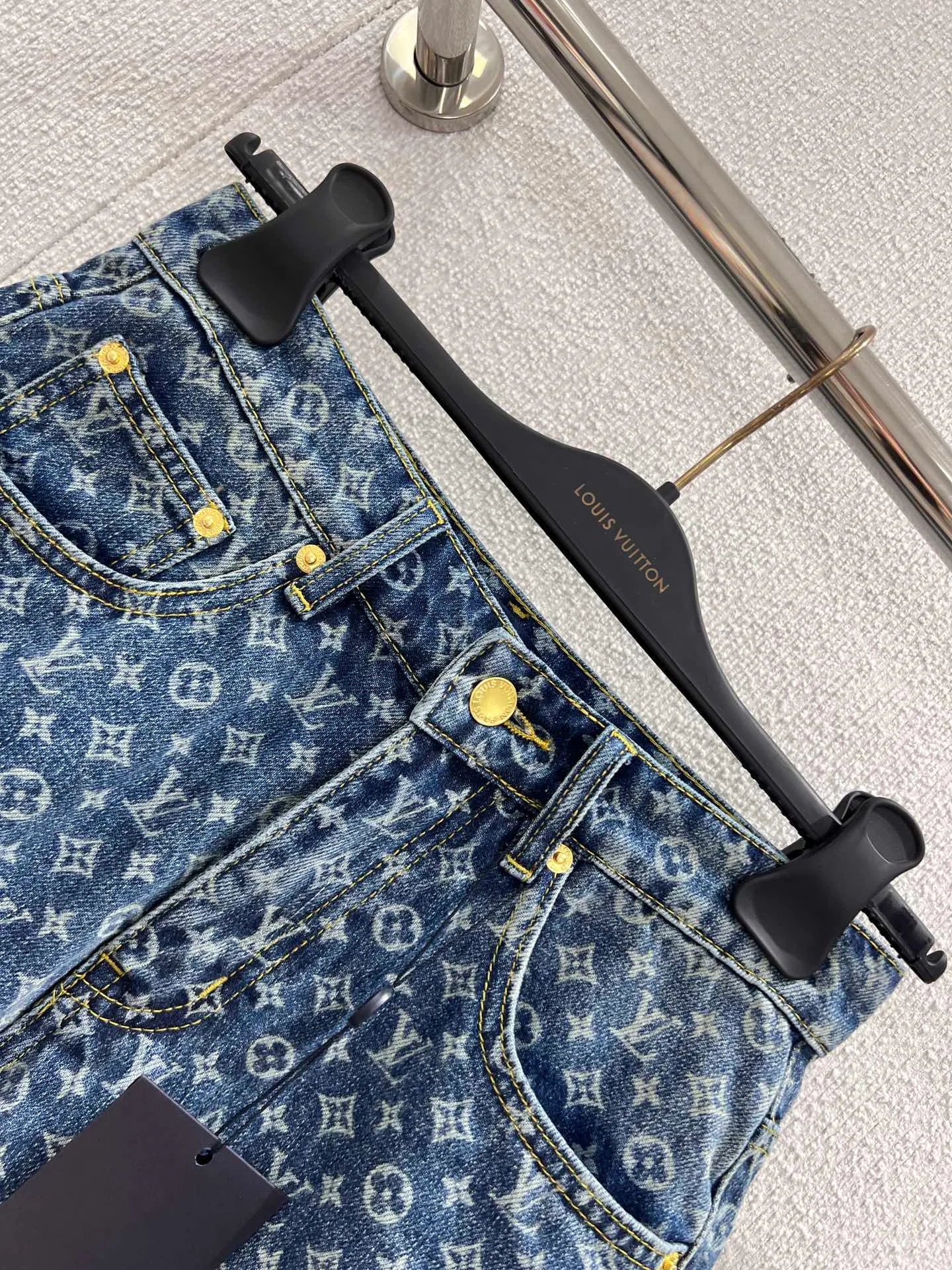 Шорты Женские Louis Vuitton 6173168