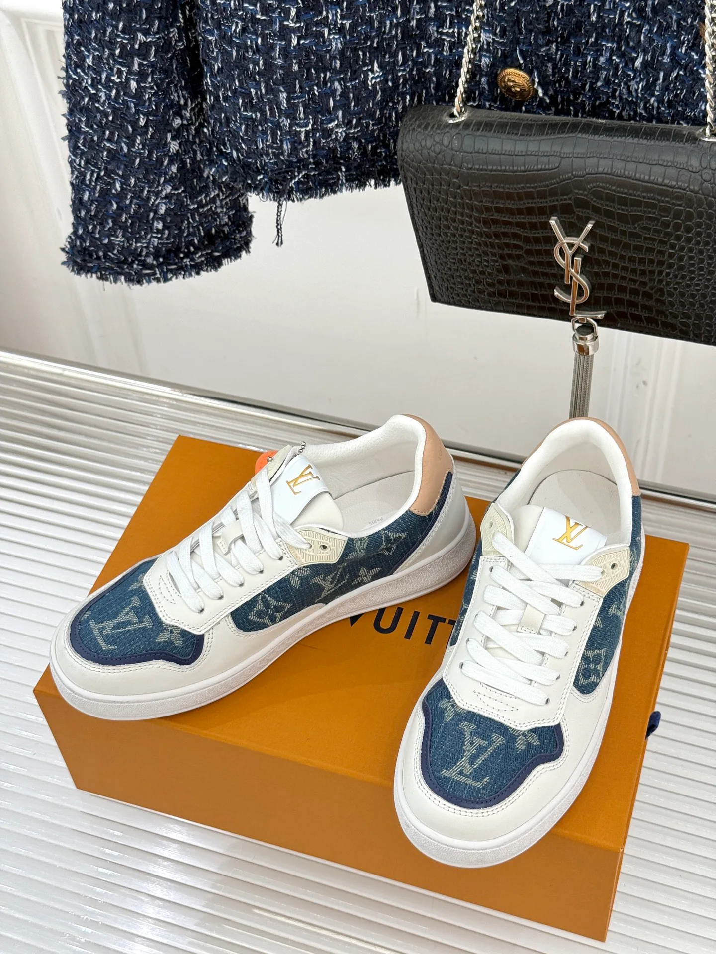 Кроссовки Женские Louis Vuitton 18036321