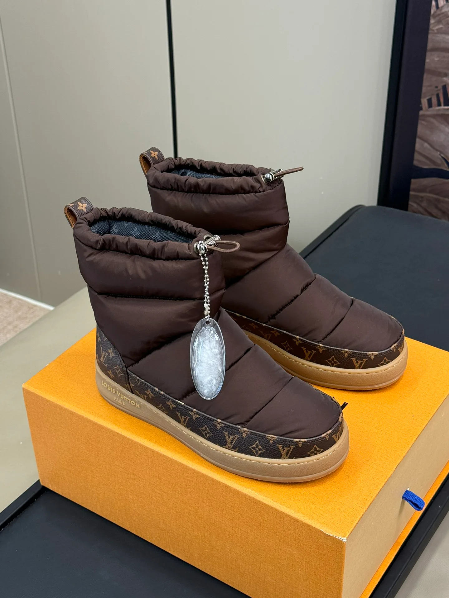 Угги Женские Louis Vuitton 18703374