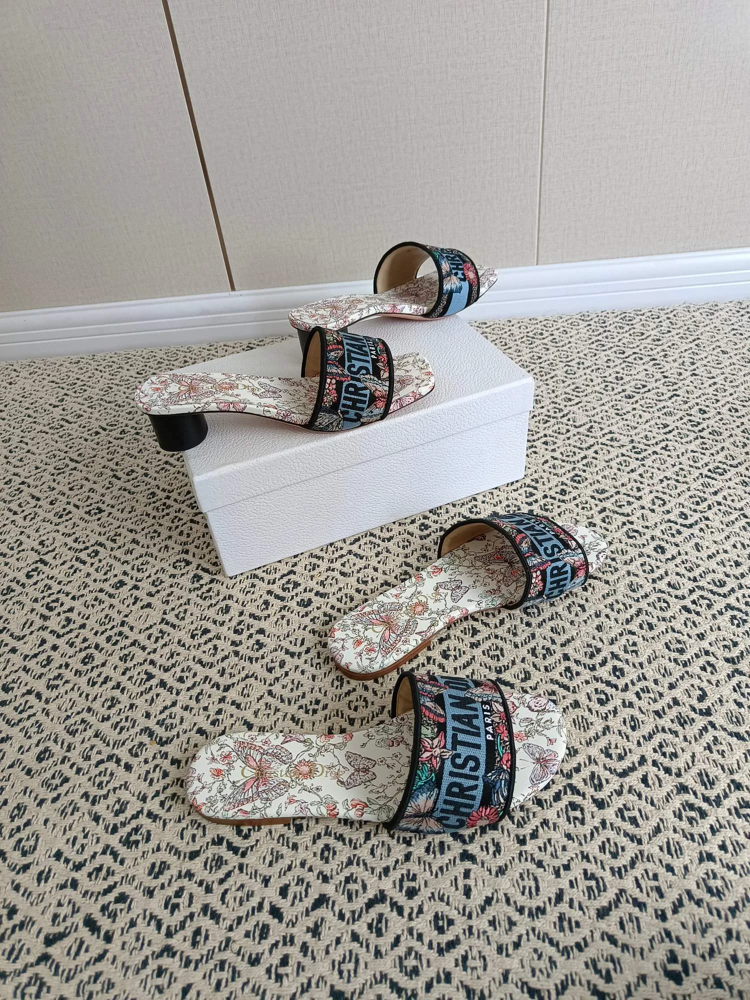 Шлепанцы Женские Christian Dior 17998141