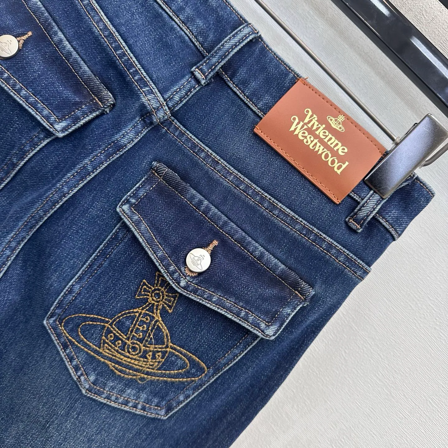 Джинсы Женские Vivienne Westwood 18022770