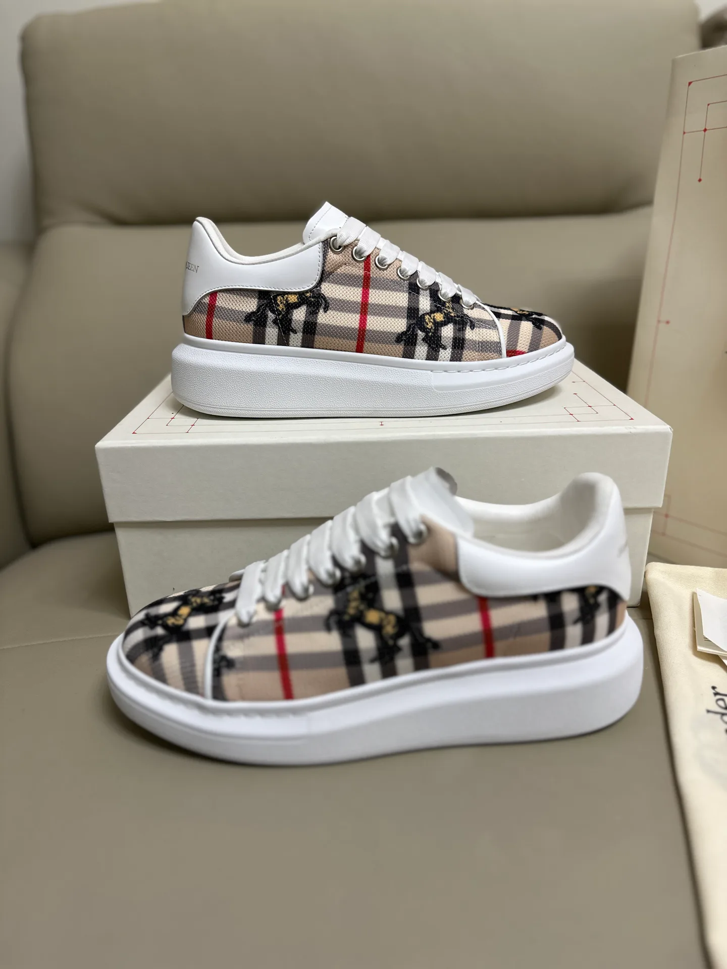Кроссовки Женские Alexander Mcqueen 18616719