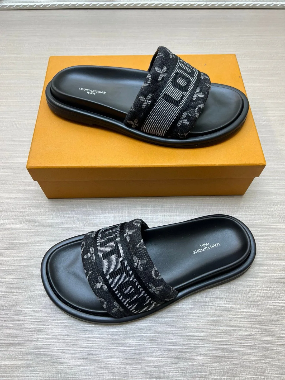 Шлепанцы Женские Louis Vuitton 9801527