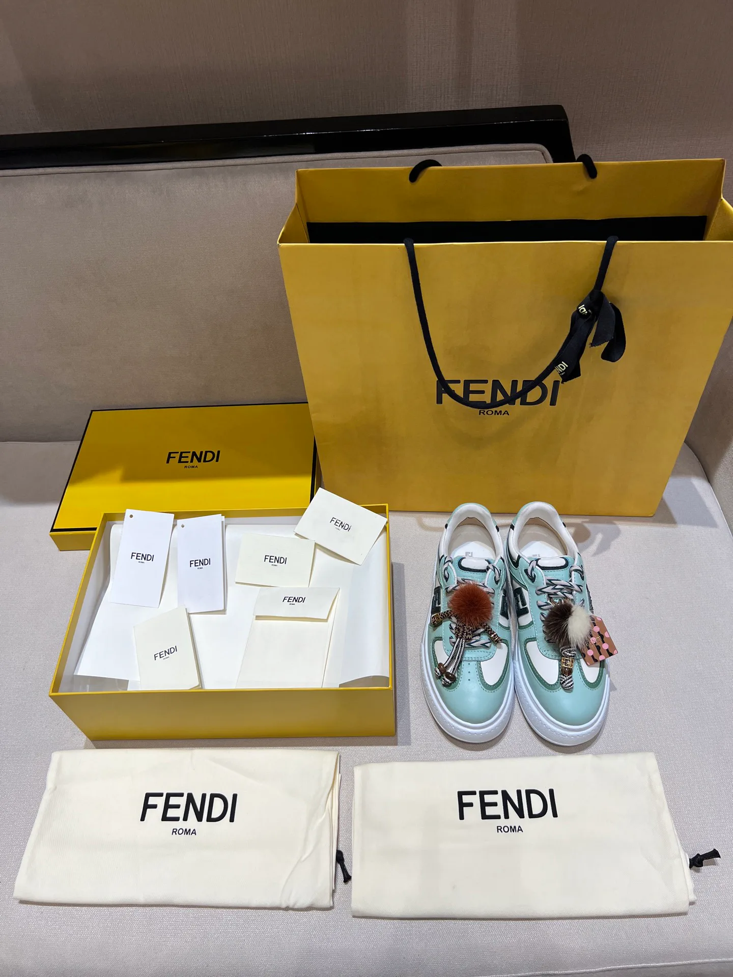 Кроссовки Женские Fendi 18020646