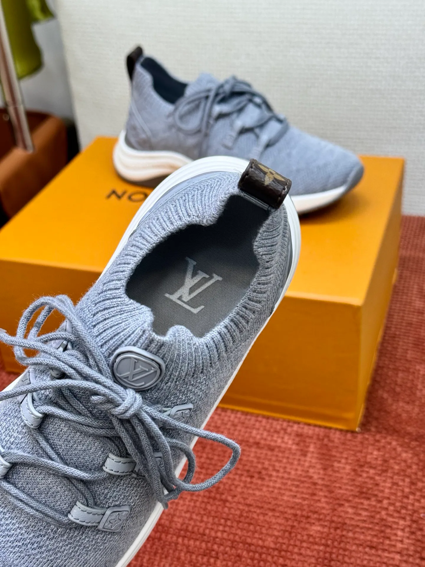 Кроссовки Женские Louis Vuitton 18694786