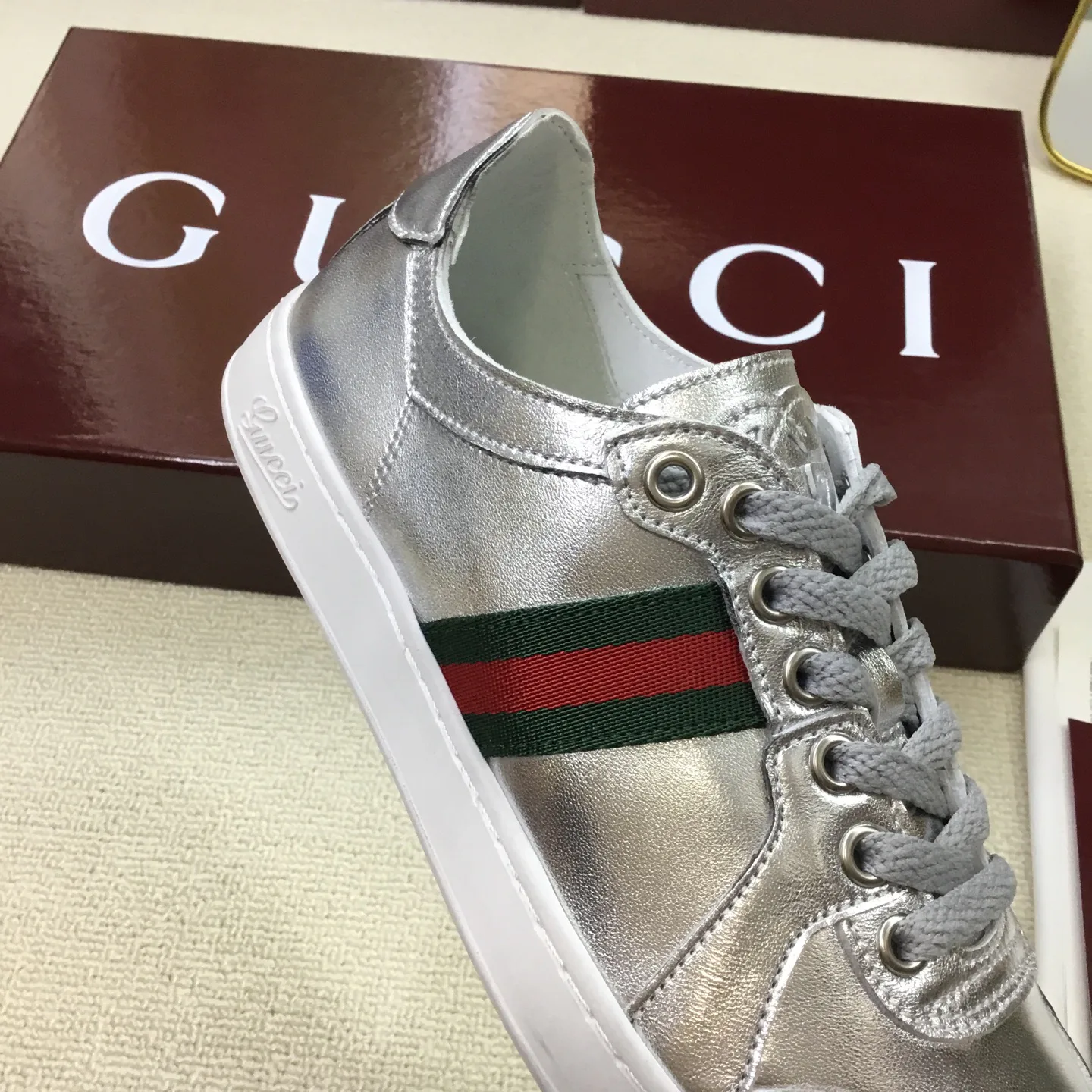 Кроссовки Женские Gucci 16893685