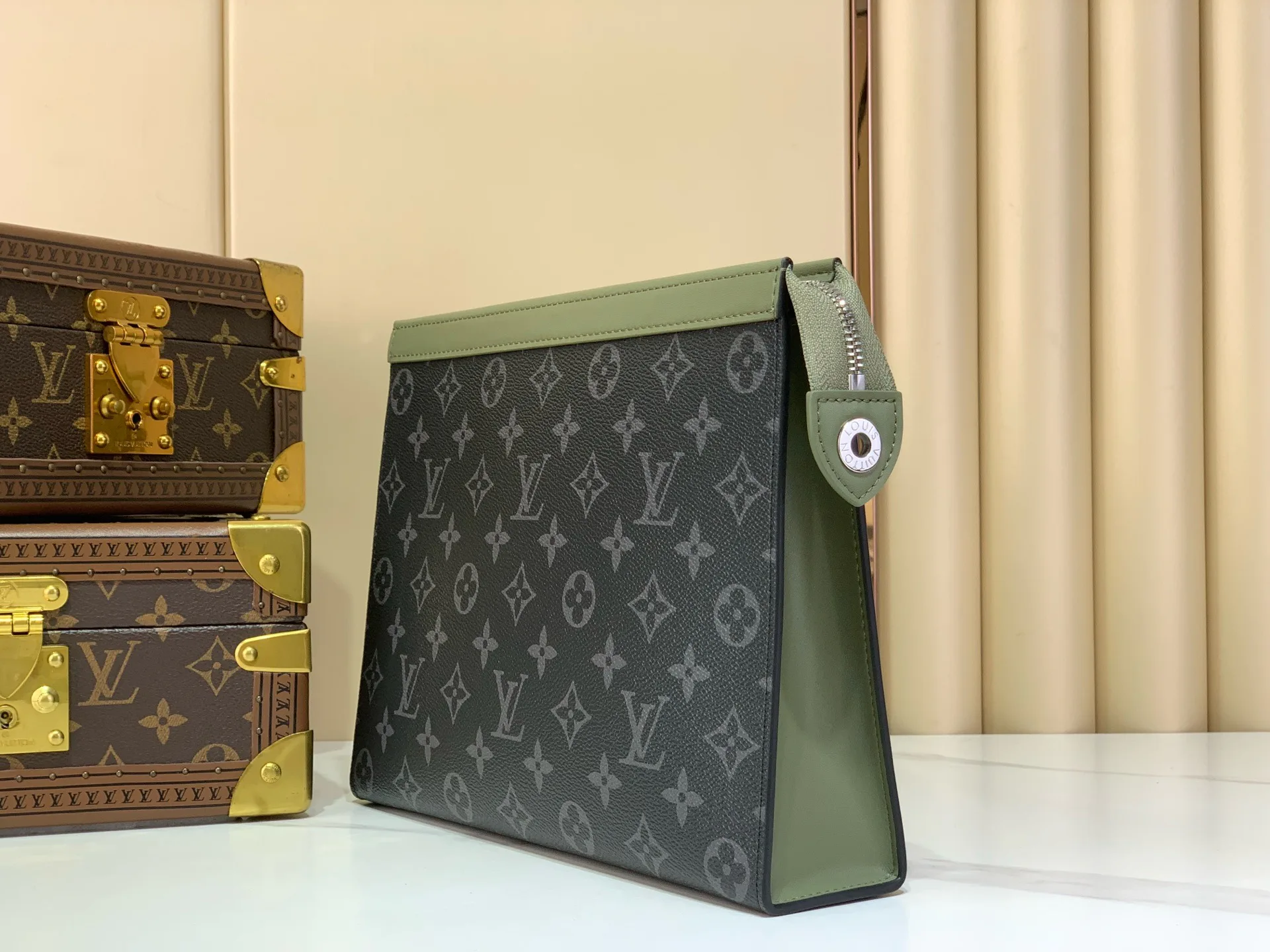 Клатчи Женские Louis Vuitton 17499385
