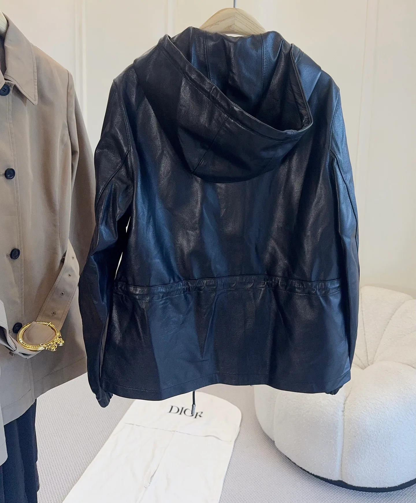 Кожаные Куртки И Дублёнки Женские Christian Dior 18689588