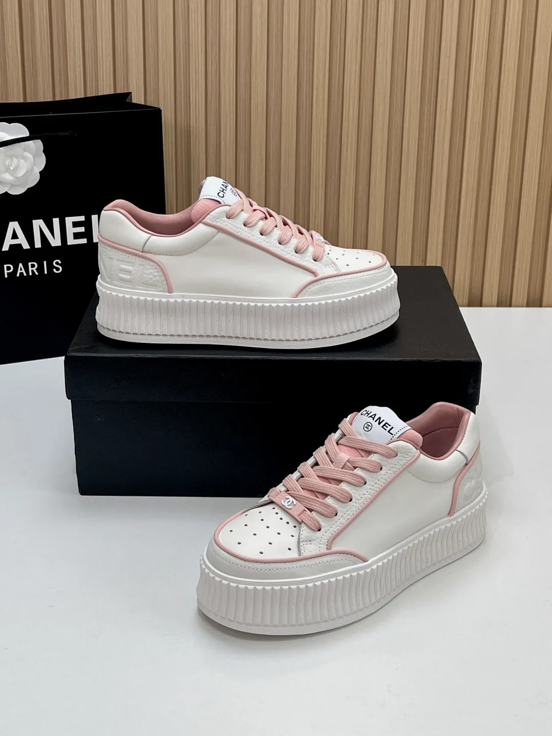 Кроссовки Женские Chanel 18367097