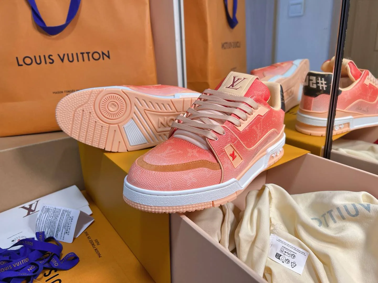 Кроссовки Женские Louis Vuitton 11696552