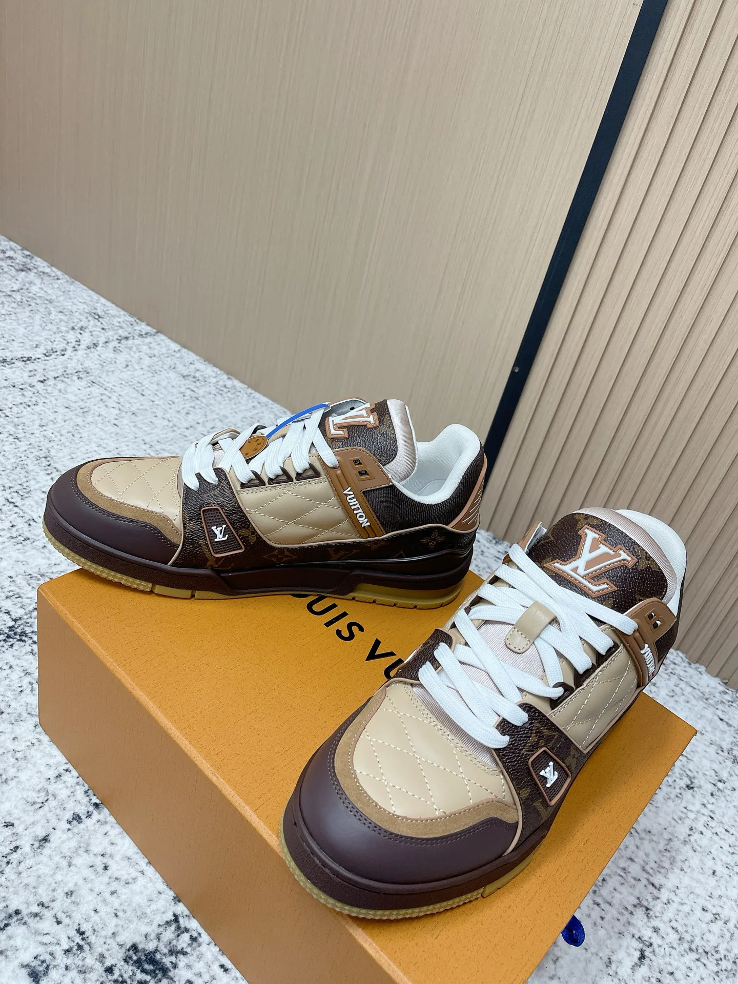 Кроссовки Женские Louis Vuitton 5737782