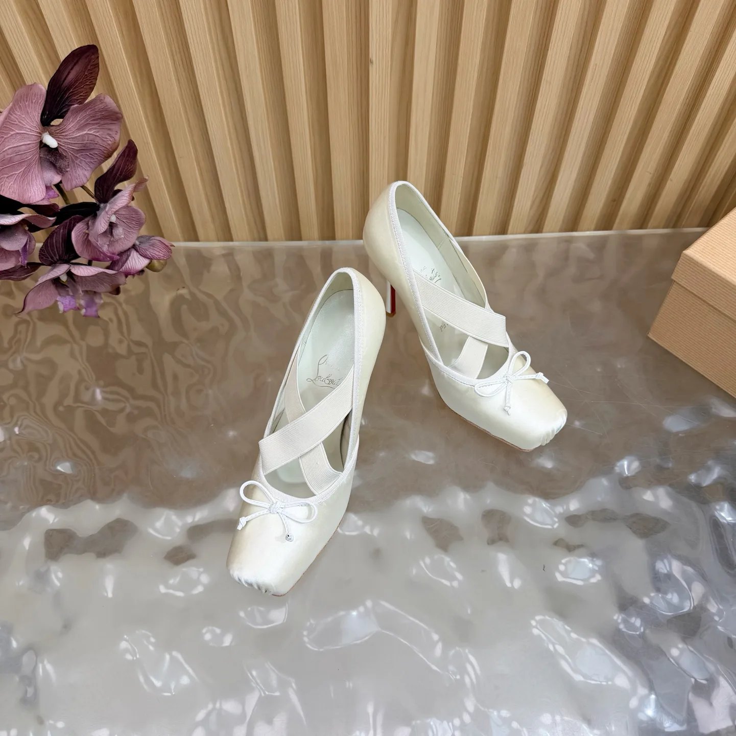 Туфли Женские Christian Louboutin 3901536