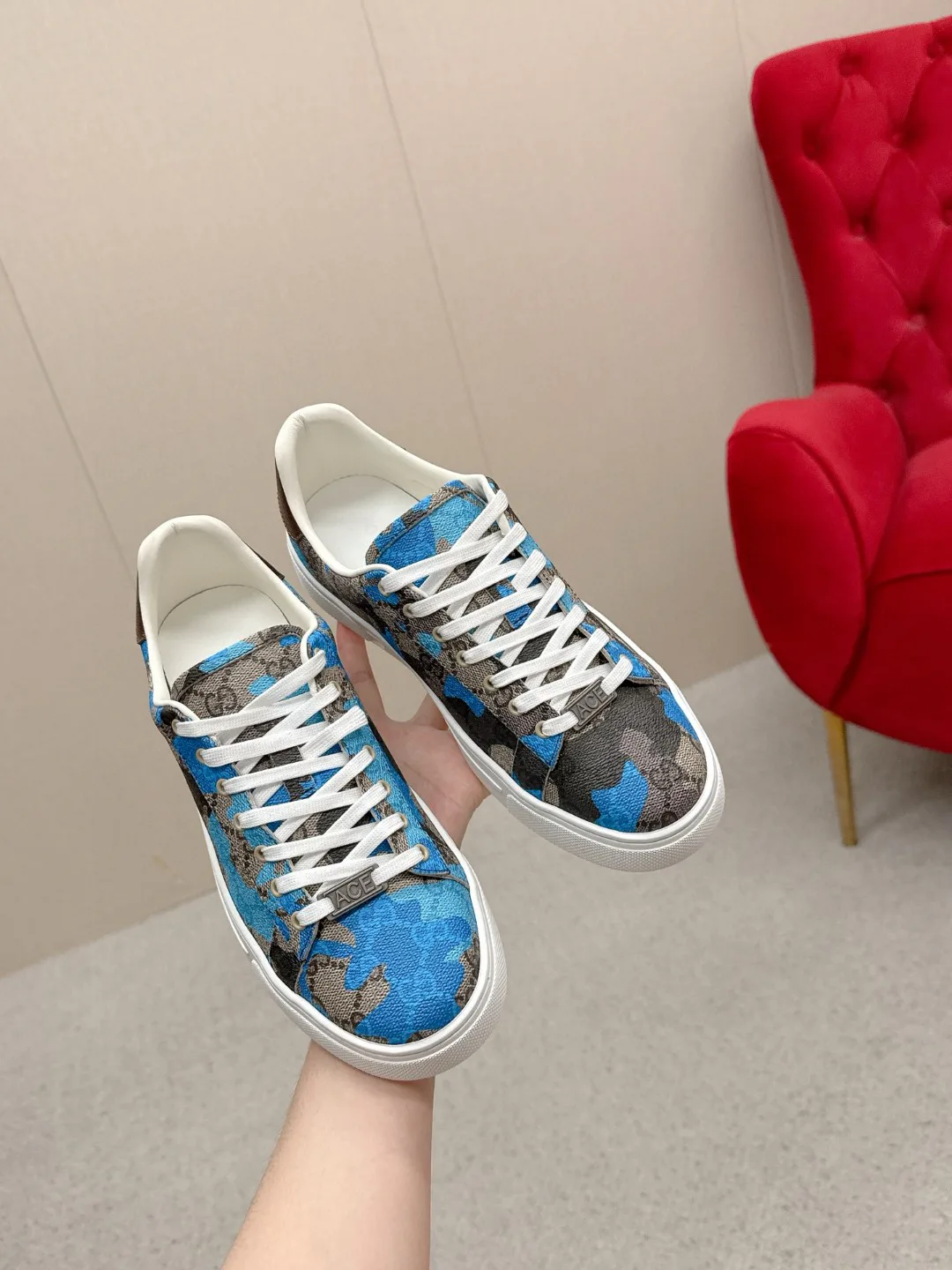 Кроссовки Женские Gucci 17620478