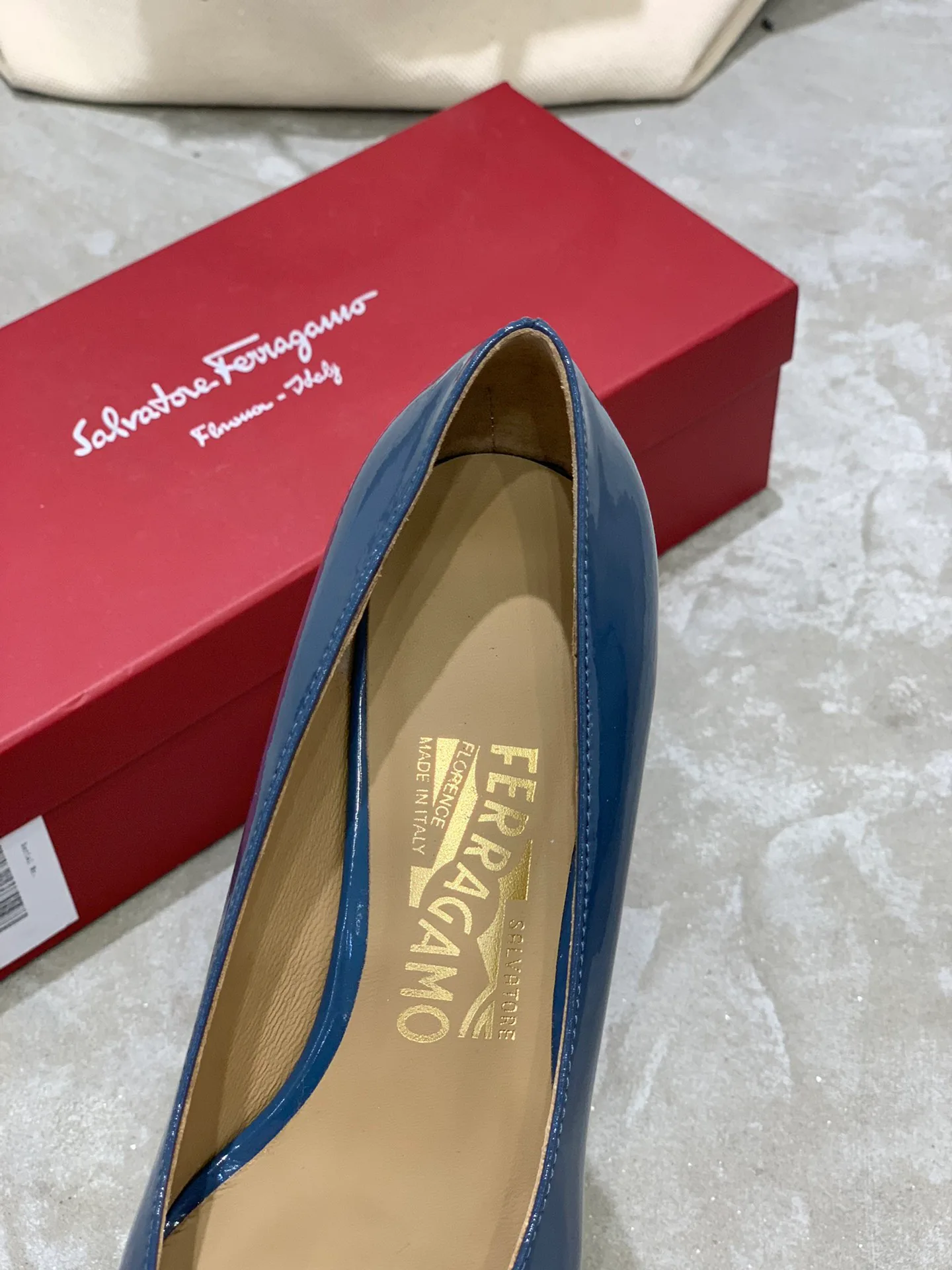 Балетки Женские Salvatore Ferragamo 18340662