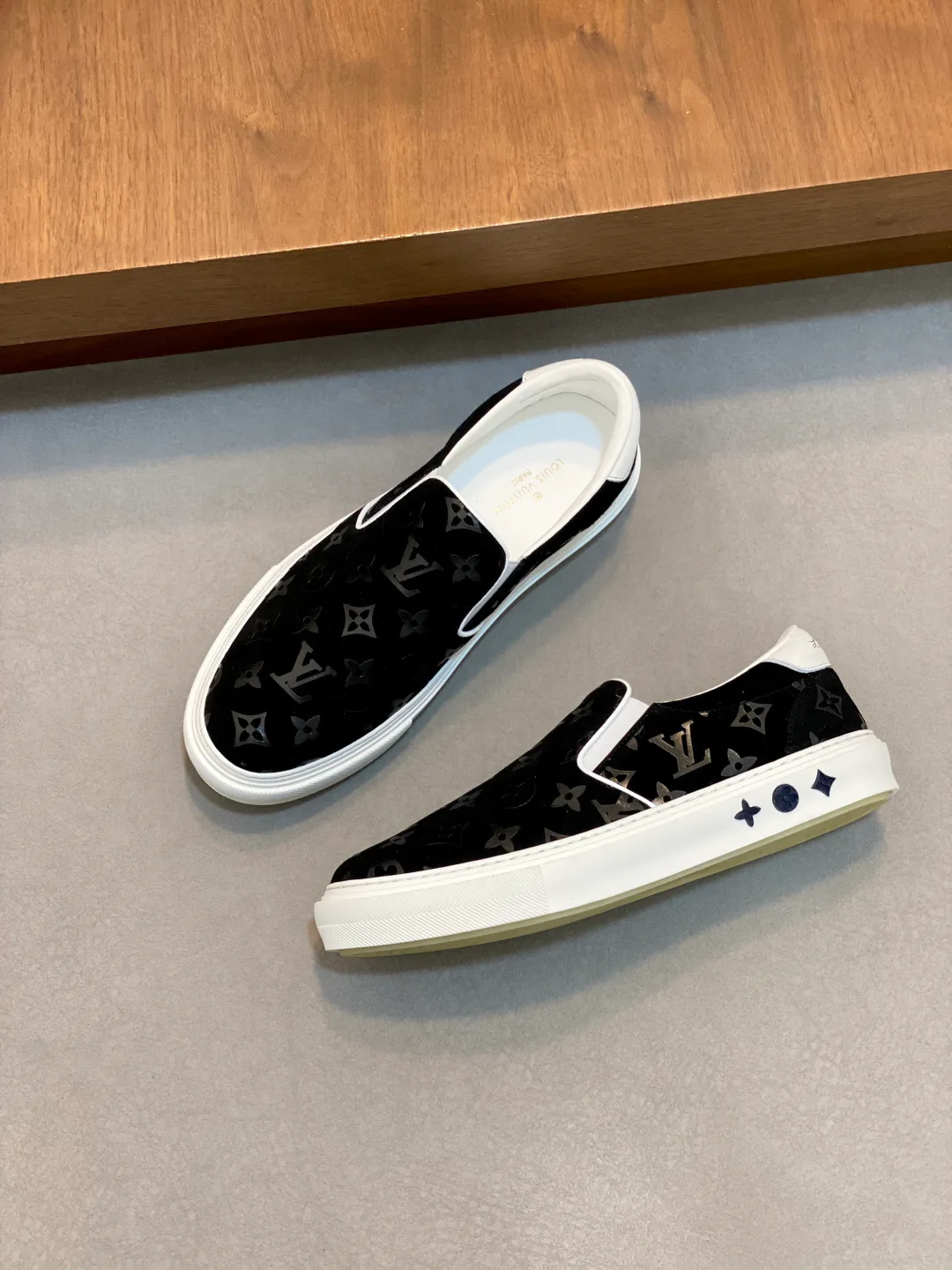Кроссовки Мужские Louis Vuitton 17934201