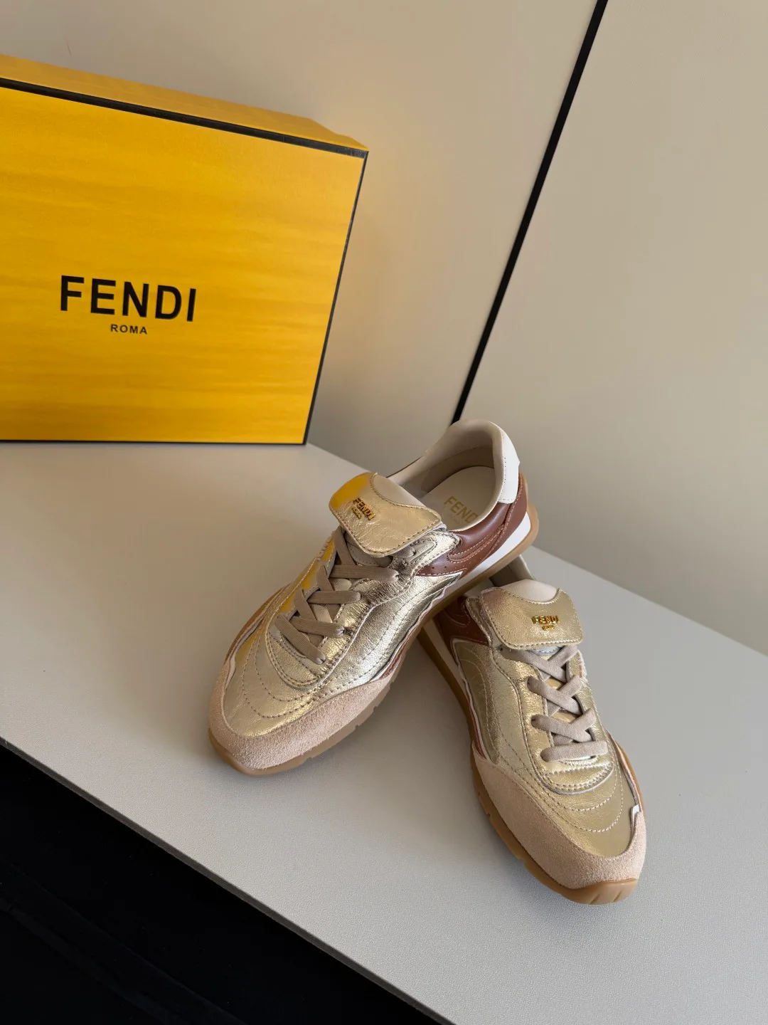 Кроссовки Женские Fendi 229949