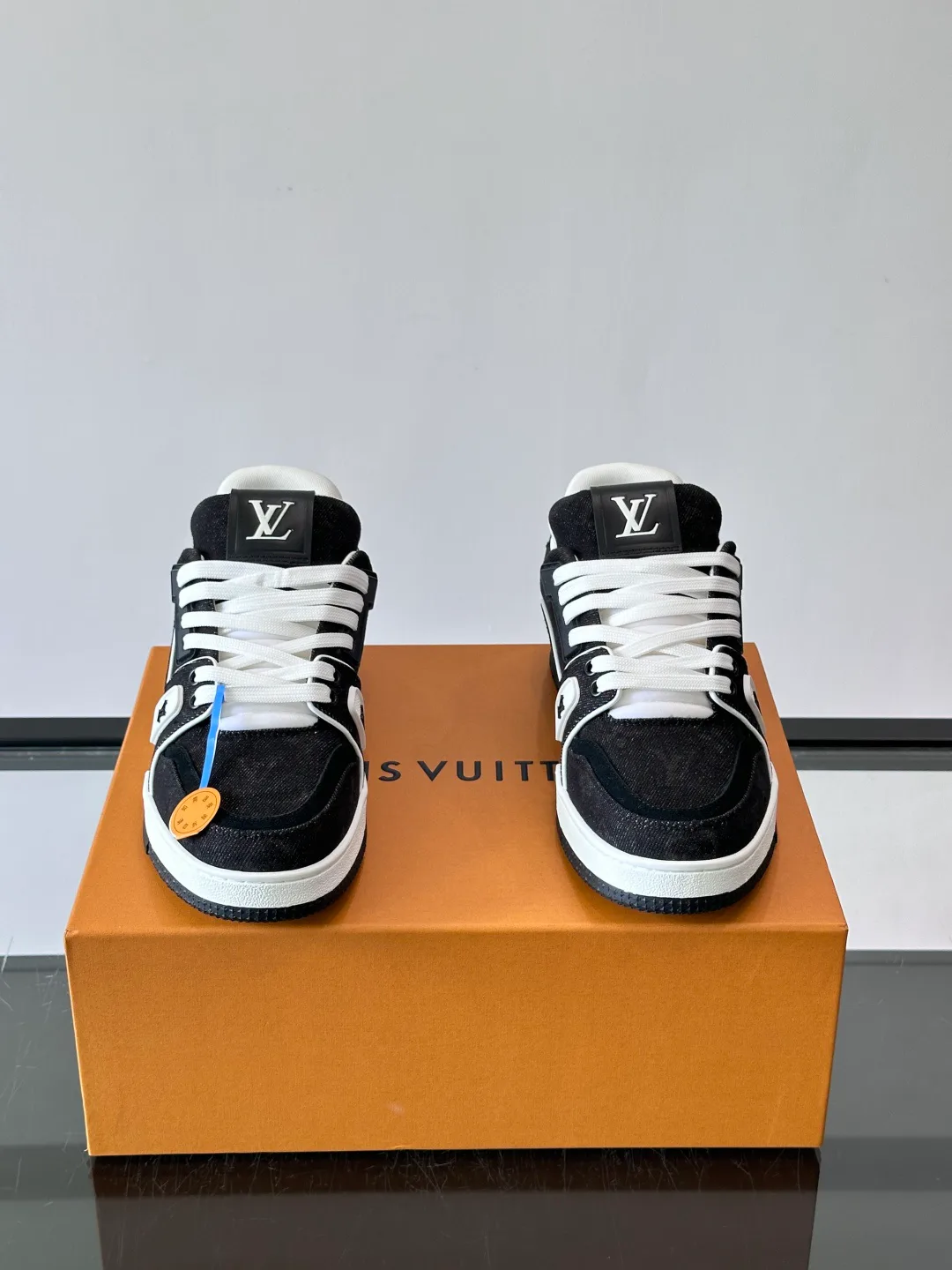 Кроссовки Женские Louis Vuitton 18297327