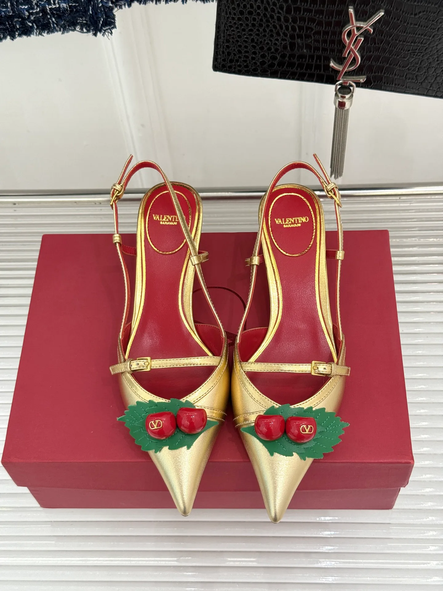 Босоножки Женские Valentino 16973356