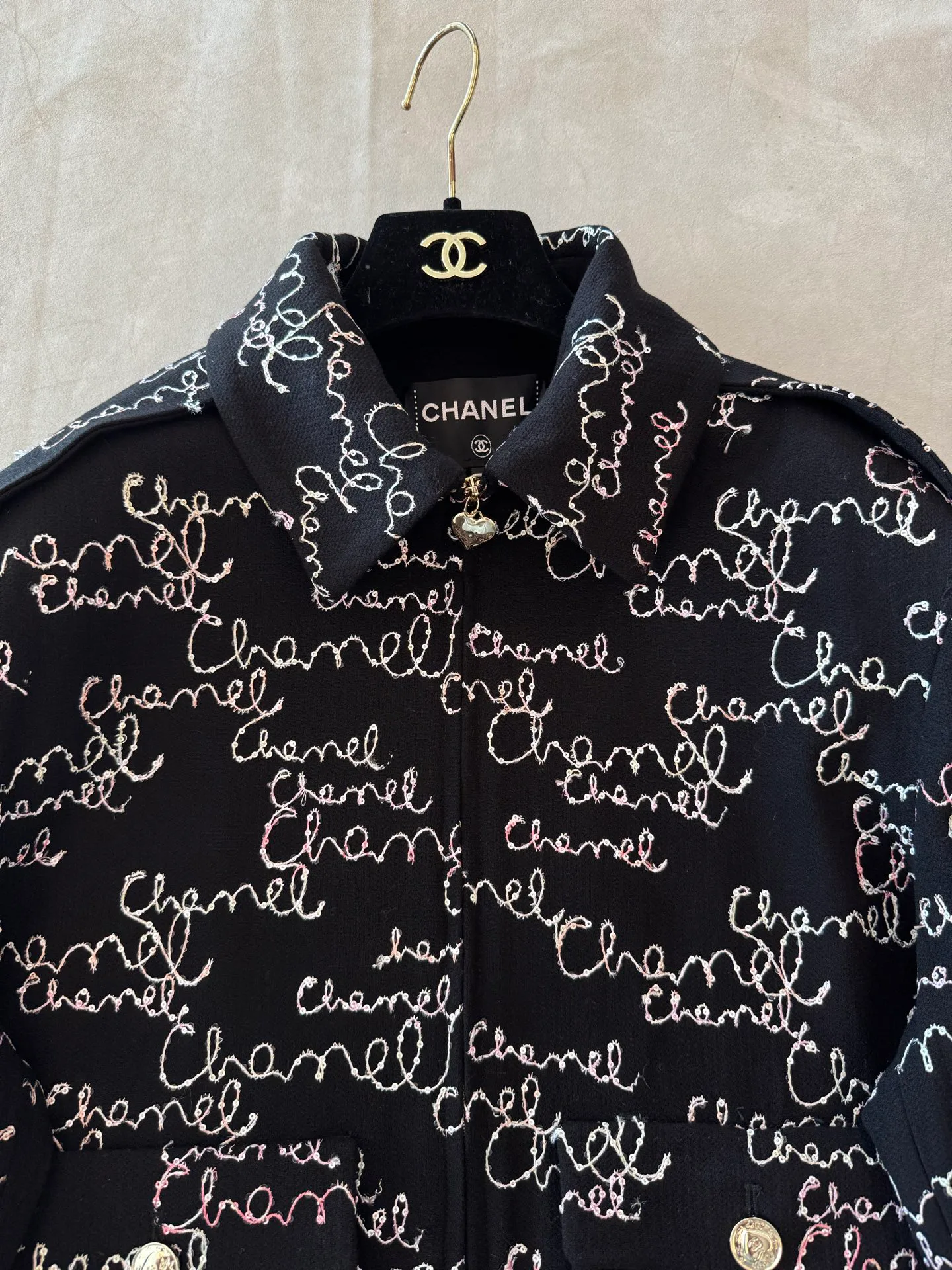 Куртки И Пуховики Женские Chanel 18829757