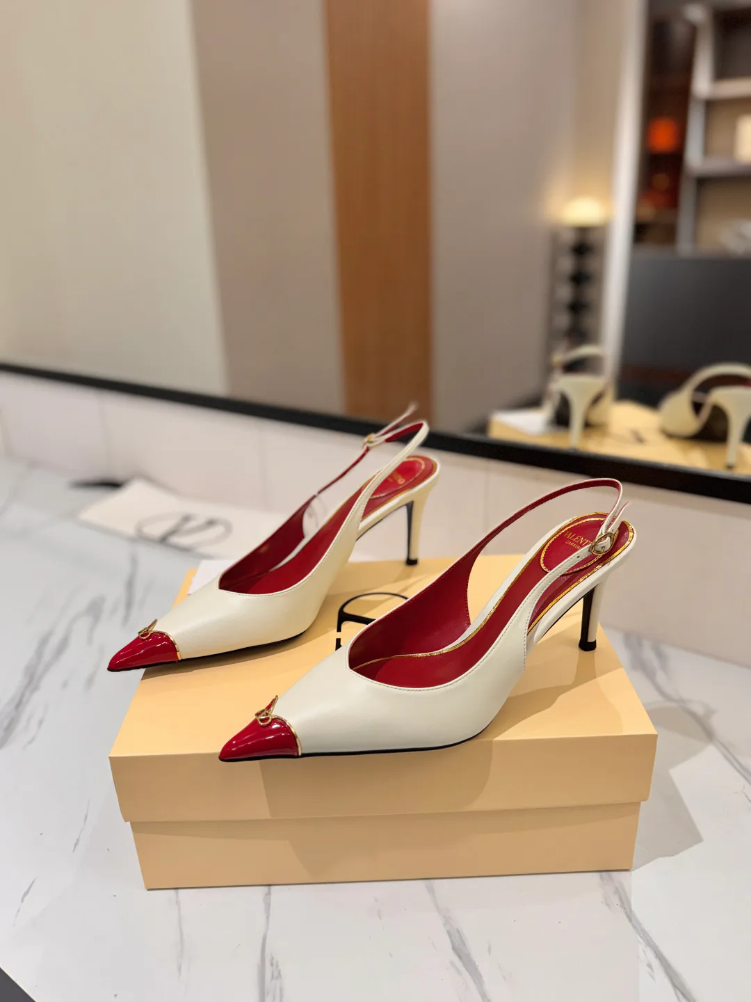 Босоножки Женские Valentino 18134958