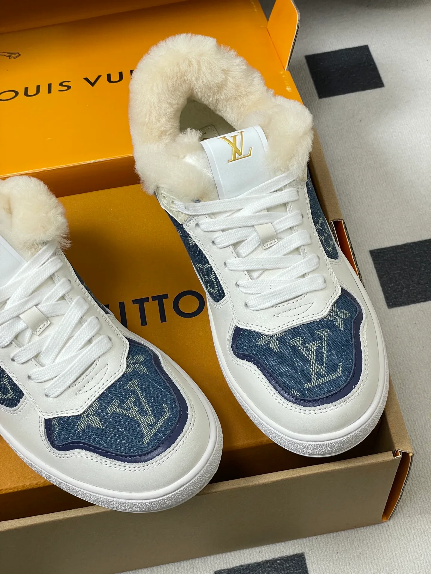 Кроссовки Женские Louis Vuitton 1706468