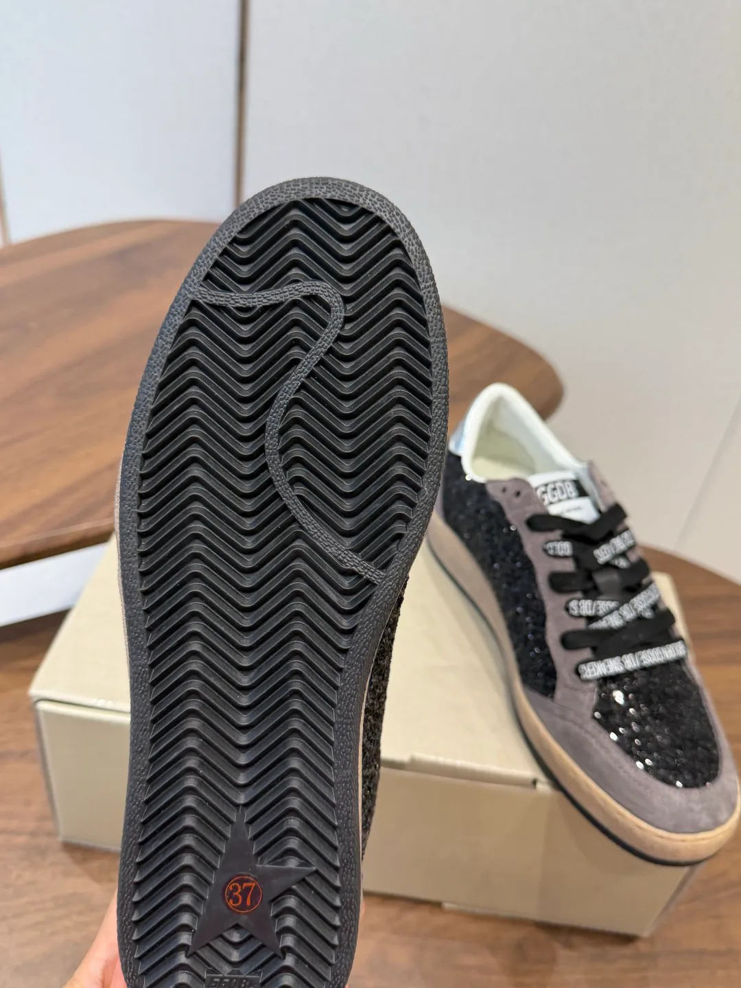Кроссовки Женские Golden Goose 18357249