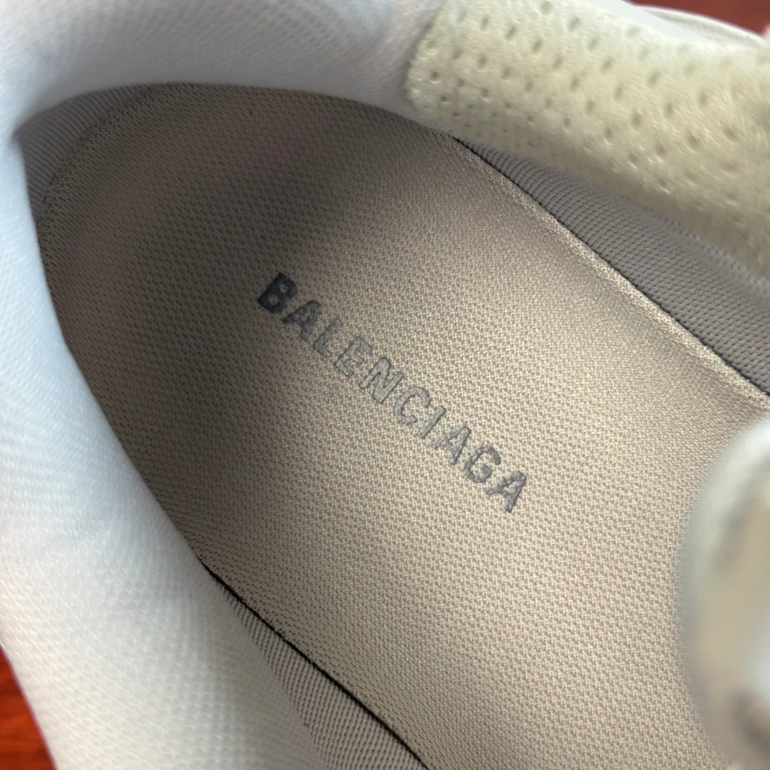 Кроссовки Женские Balenciaga 17722581