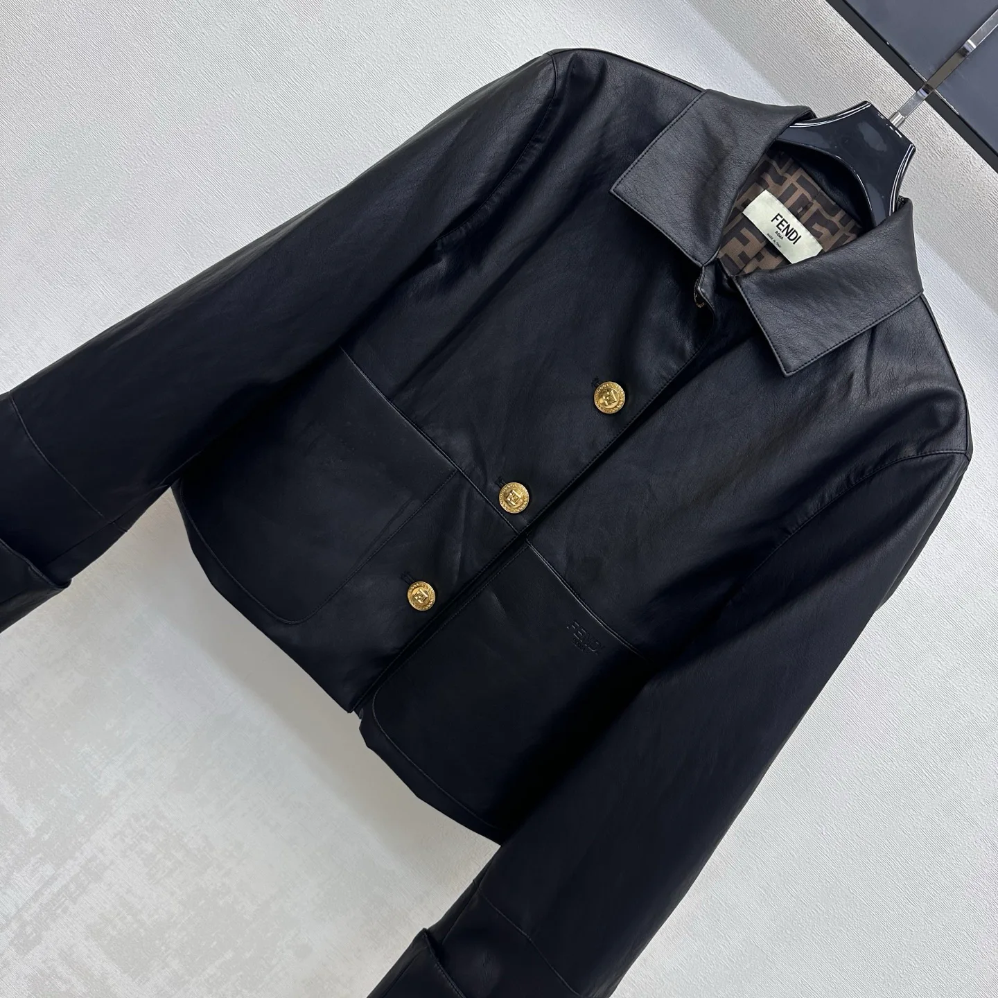 Кожаные Куртки И Дублёнки Женские Fendi 18432098