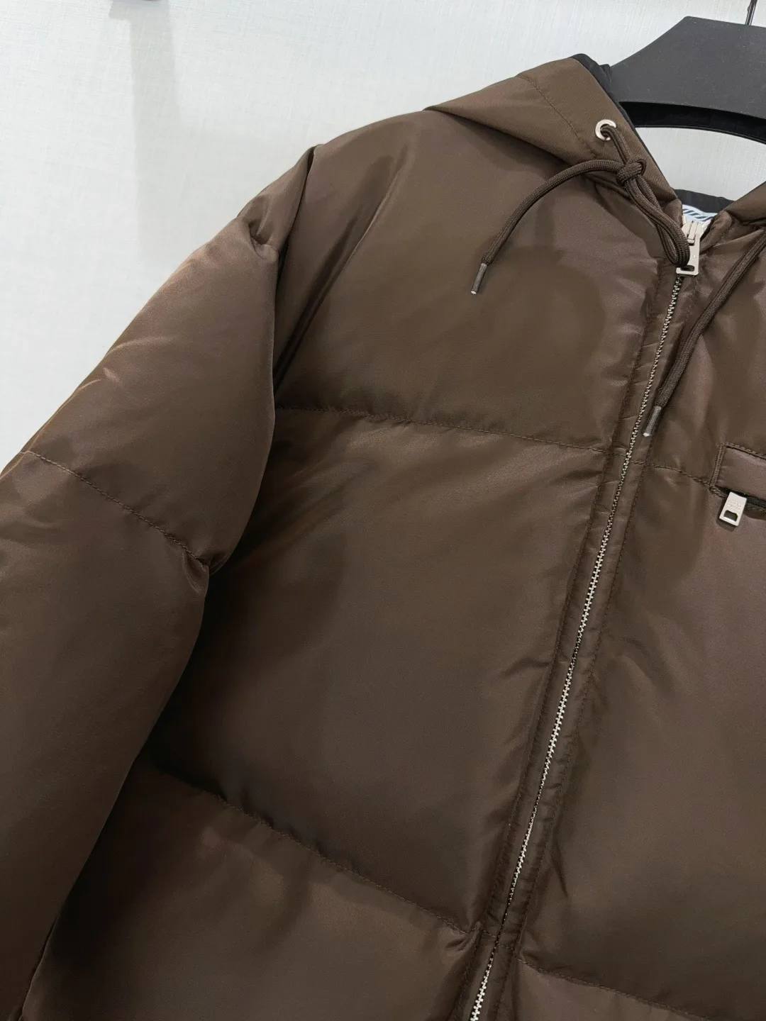 Куртки И Пуховики Женские Prada 18898479