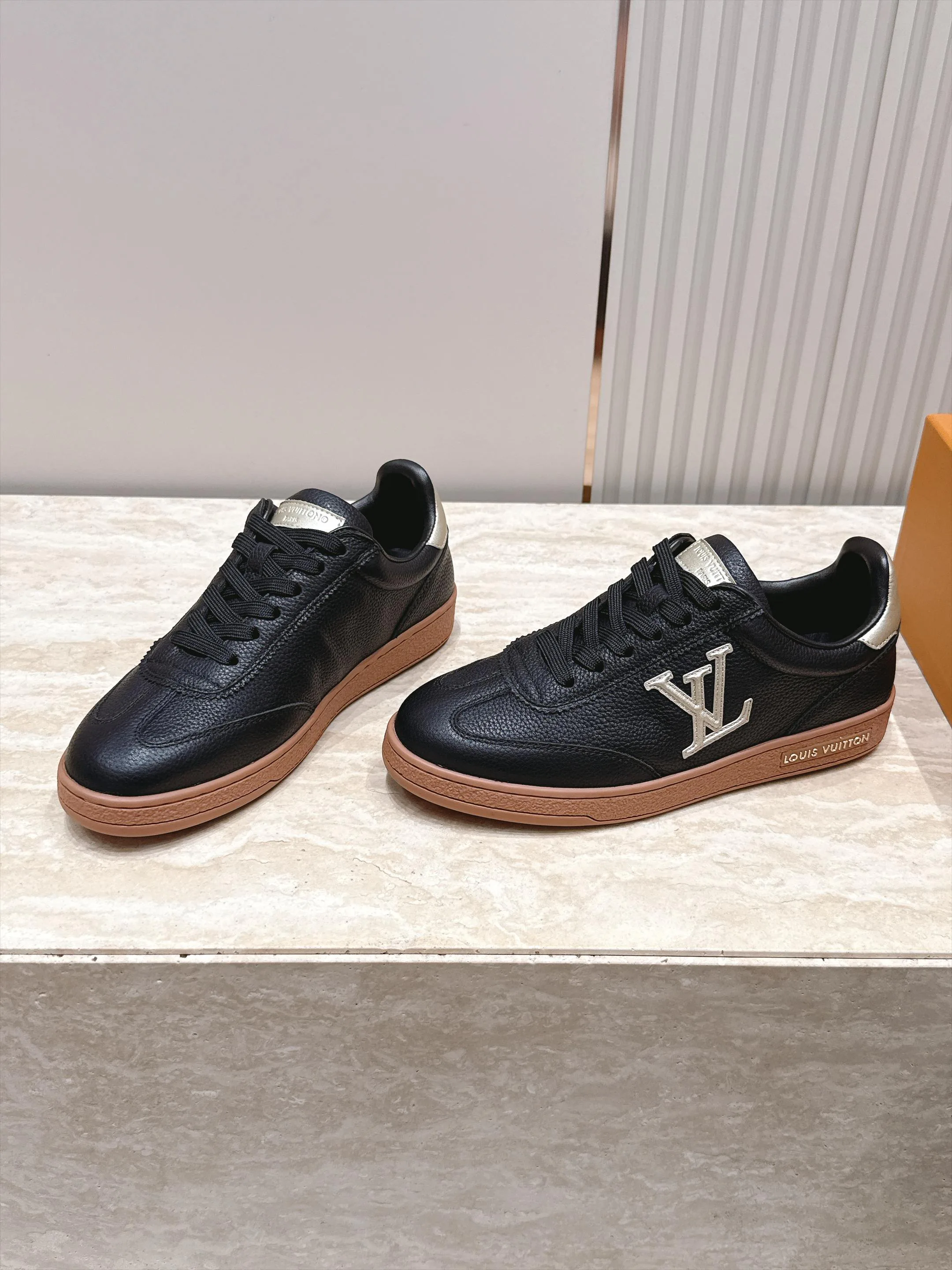 Кроссовки Женские Louis Vuitton 18492490